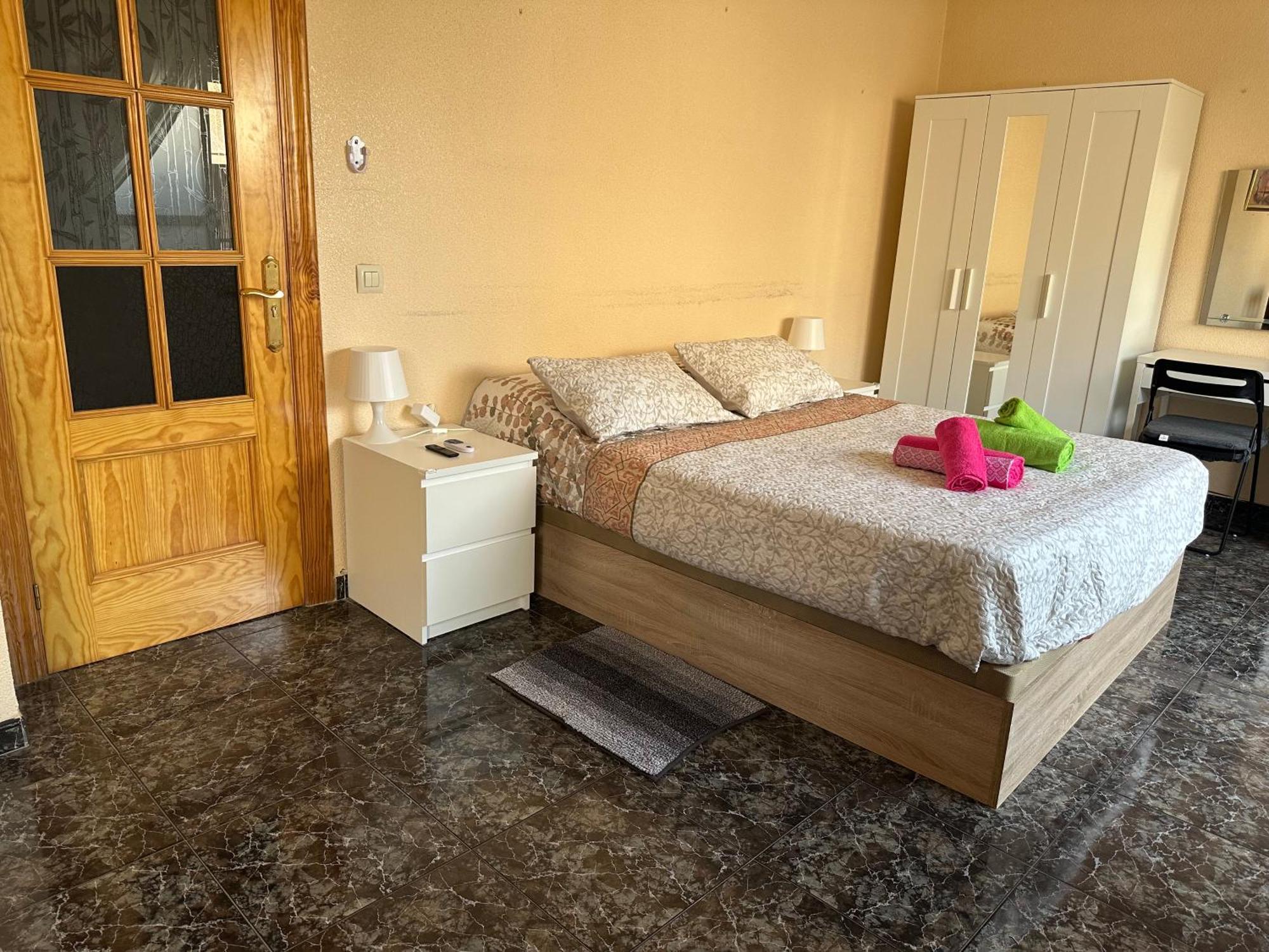 Almeria Centro Habitacion Privada En Apartamento Compartido Kültér fotó