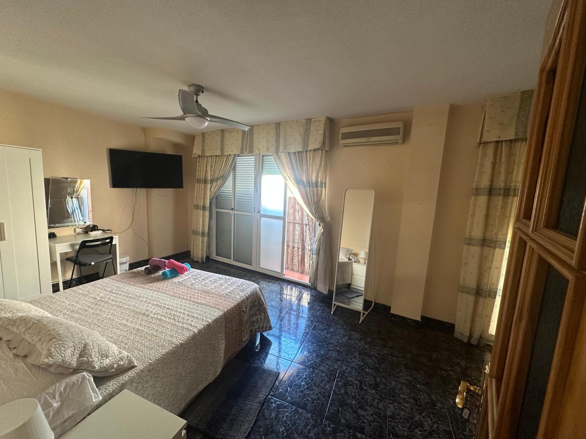 Almeria Centro Habitacion Privada En Apartamento Compartido Kültér fotó